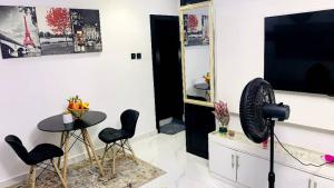 Kuchyň nebo kuchyňský kout v ubytování WHITEFIELD LUXURY APARTMENT