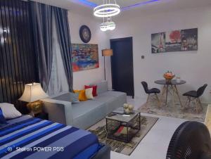 Postel nebo postele na pokoji v ubytování WHITEFIELD LUXURY APARTMENT