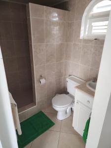 Ένα μπάνιο στο #3 Eastry Gardens - Cozy 1BR Studio w Ocean View