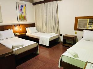 Kama o mga kama sa kuwarto sa MOAN Hotel