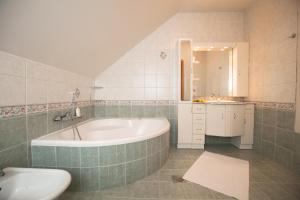 Koupelna v ubytování Guesthouse Tulipan + 36 fotografií