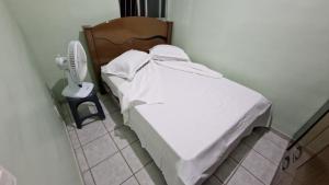 a hospital bed in a room with a fan at Apartamento da Tia Jaci in Paulista