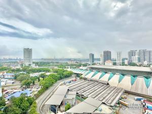 Nespecifikovaný výhled na destinaci Johor Bahru nebo výhled na město při pohledu z apartmánu