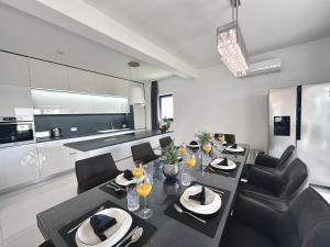 Kuchyň nebo kuchyňský kout v ubytování Fantasy Daydream Mansion + 37 fotografií