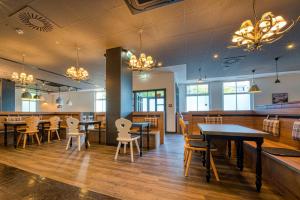 Restaurace v ubytování FourSide Hotel Salzburg Messe, Trademark Collection by Wyndham + 84 fotografií