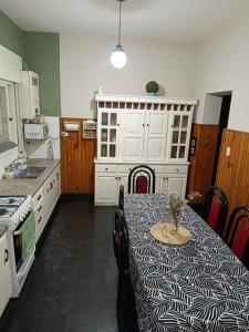 Η κουζίνα ή μικρή κουζίνα στο Departamento del 48