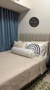 Postel nebo postele na pokoji v ubytování SMDC Coast Residences near PICC