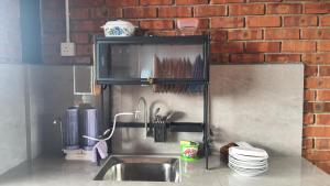 Kuchyň nebo kuchyňský kout v ubytování RumaMataAyer Homestay Islam Semabok Perdana - Melaka