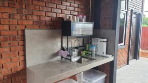 Kuchyň nebo kuchyňský kout v ubytování RumaMataAyer Homestay Islam Semabok Perdana - Melaka