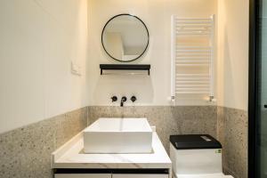 Koupelna v ubytování Moli B&B-Nanjing West Road 3-Bedrooms with Elevator 3 king-size beds 2 bathrooms 1bathtub Apart ment Near the subway + 49 fotografií