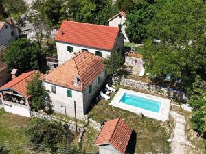 an aerial view of a house with a swimming pool at Apartment Rural Podastrana in Sinj