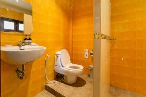 Ванная комната в Tonsai Bay Resort +37 фотографий