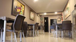 Hotel Simón Plaza餐廳或用餐的地方