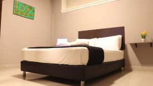 Hotel Simón Plaza房間的床