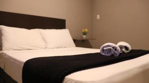 Hotel Simón Plaza房間的床