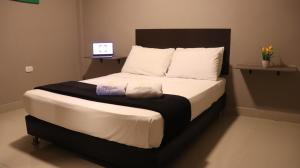 Hotel Simón Plaza房間的床