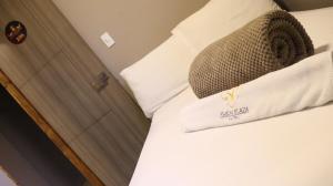 Hotel Simón Plaza房間的床