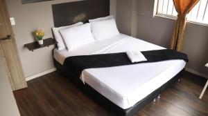 Hotel Simón Plaza房間的床