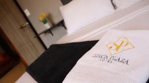 Hotel Simón Plaza房間的床