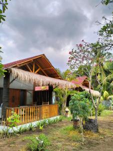 Tangga Bungalows Gili Air外面的花园