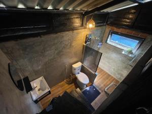 an overhead view of a bathroom with a toilet and sink at The Legend Homestay. in Mae Ai Chiang Mai