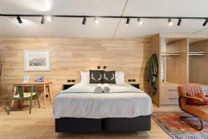 En eller flere senge i et værelse på Luxurious Studio in City Centre