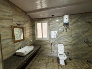 Koupelna v ubytování Asraya Homestay
