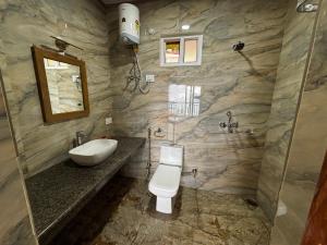 Koupelna v ubytování Asraya Homestay