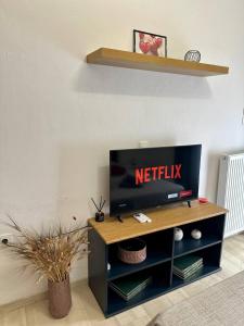 TV a/nebo společenská místnost v ubytování Arkadia`Kalithea