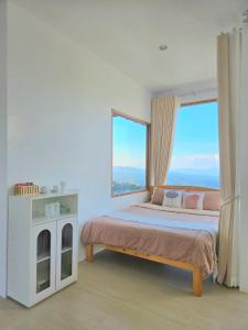 Una cama o camas en una habitación de ม่อนชาพาเพลิน ม่อนแจ่ม Monchapaplearn Monjam 70 fotos más