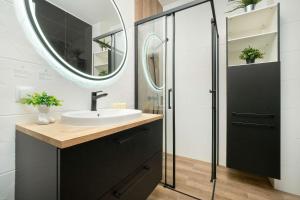 Koupelna v ubytování Stylowy Apartament z Parkingiem Łódź by Noclegi Renters