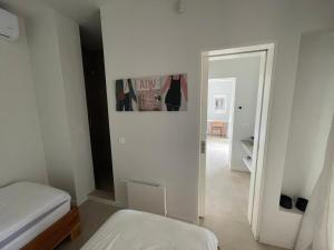 A bed or beds in a room at Villa Hermes