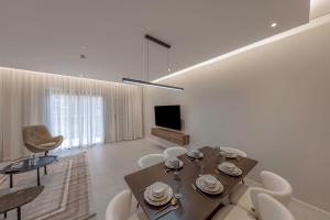 TV a/nebo společenská místnost v ubytování Mabaat-Executive 3BR-Hittin - 567