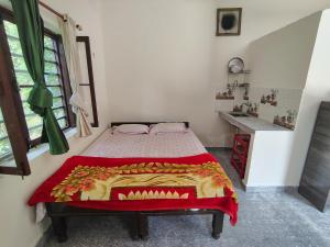 Postel nebo postele na pokoji v ubytování Vishranti homestay