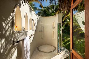 Um banheiro em Qambani Luxury Resort