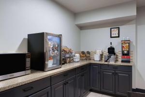 Imagen de la galería de Super 8 by Wyndham Columbus, en Columbus 25 fotos más