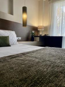 Ένα ή περισσότερα κρεβάτια σε δωμάτιο στο Maison Hotel