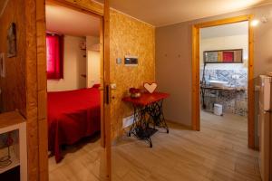 A kitchen or kitchenette at Camping Camplani