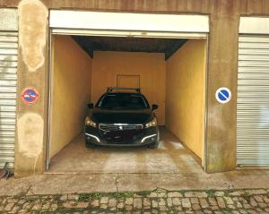 勒布伊Garage, 2 chambres, balnéo, 2 SDB, 2WC, vue sur les monuments的把车停在车库内