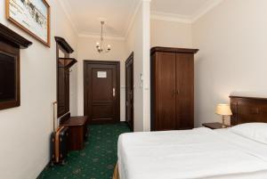 Postel nebo postele na pokoji v ubytování Royal Hotel Modlin