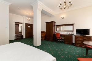 TV a/nebo společenská místnost v ubytování Royal Hotel Modlin