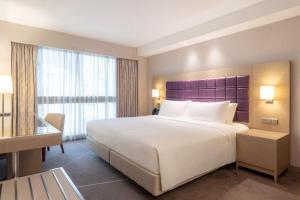 Voodi või voodid majutusasutuse Holiday Inn Golden Mile by IHG toas