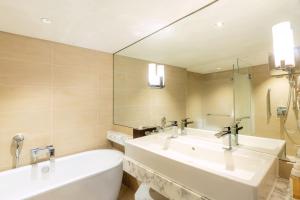 Vannituba majutusasutuses Holiday Inn Golden Mile by IHG