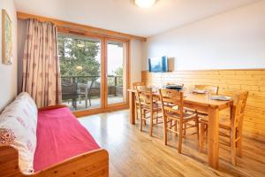 a room with a table and a dining room at Roche et Neige - Proche remontées mécaniques in Chamrousse