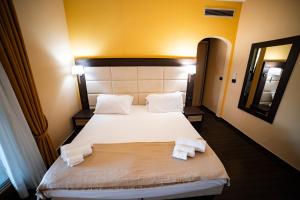 Postel nebo postele na pokoji v ubytování UNICO Cannamele Escape Tropea by Life Resorts