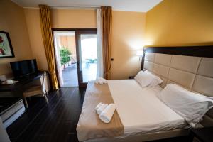 Postel nebo postele na pokoji v ubytování UNICO Cannamele Escape Tropea by Life Resorts