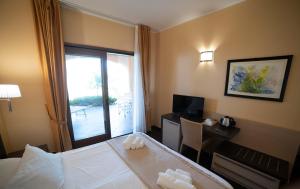 Postel nebo postele na pokoji v ubytování UNICO Cannamele Escape Tropea by Life Resorts