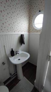 a bathroom with a white sink and a window at Casa Murphy in Viña del Mar +14 photos