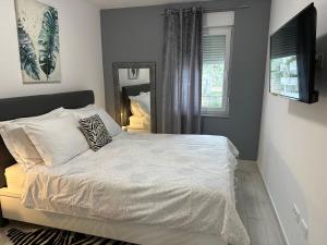 Posteľ alebo postele v izbe v ubytovaní Apartman Magnolija Umag