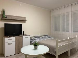 Ένα ή περισσότερα κρεβάτια σε δωμάτιο στο Apartman Lea